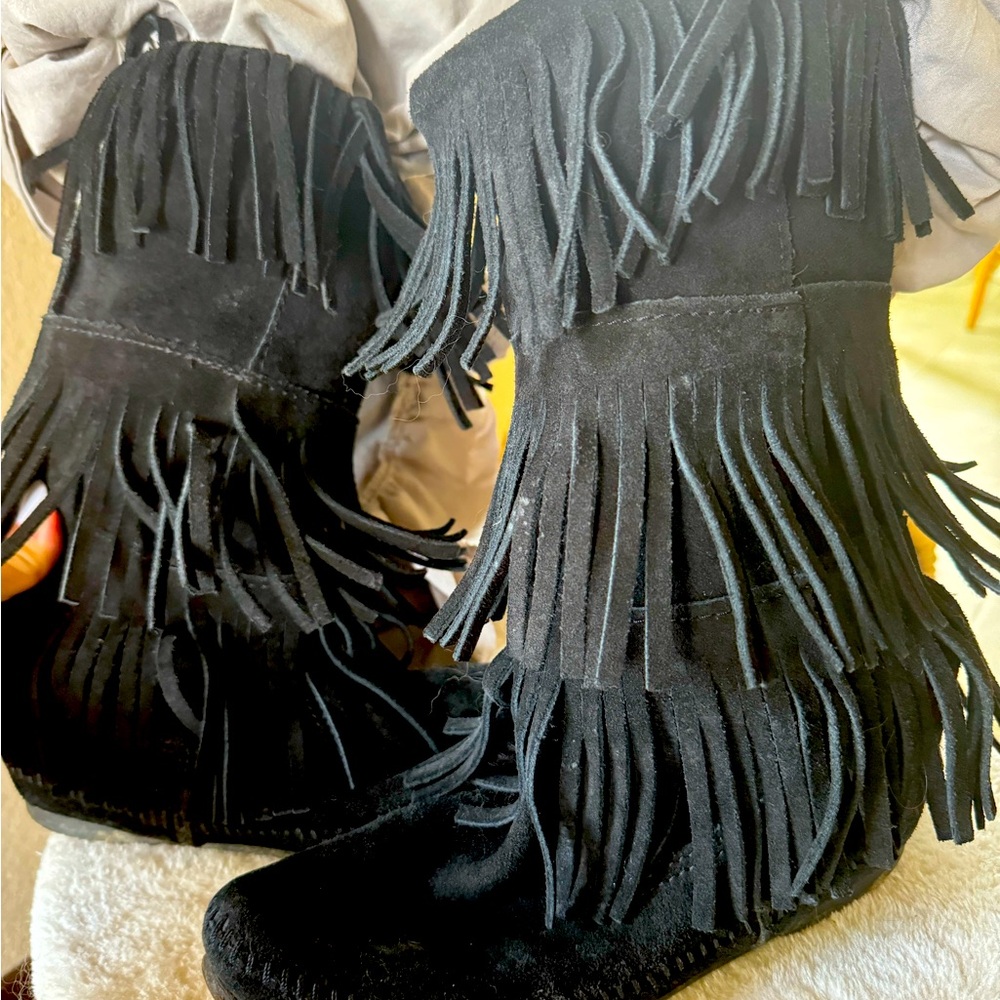 minnetonka 3 layer fringe boot